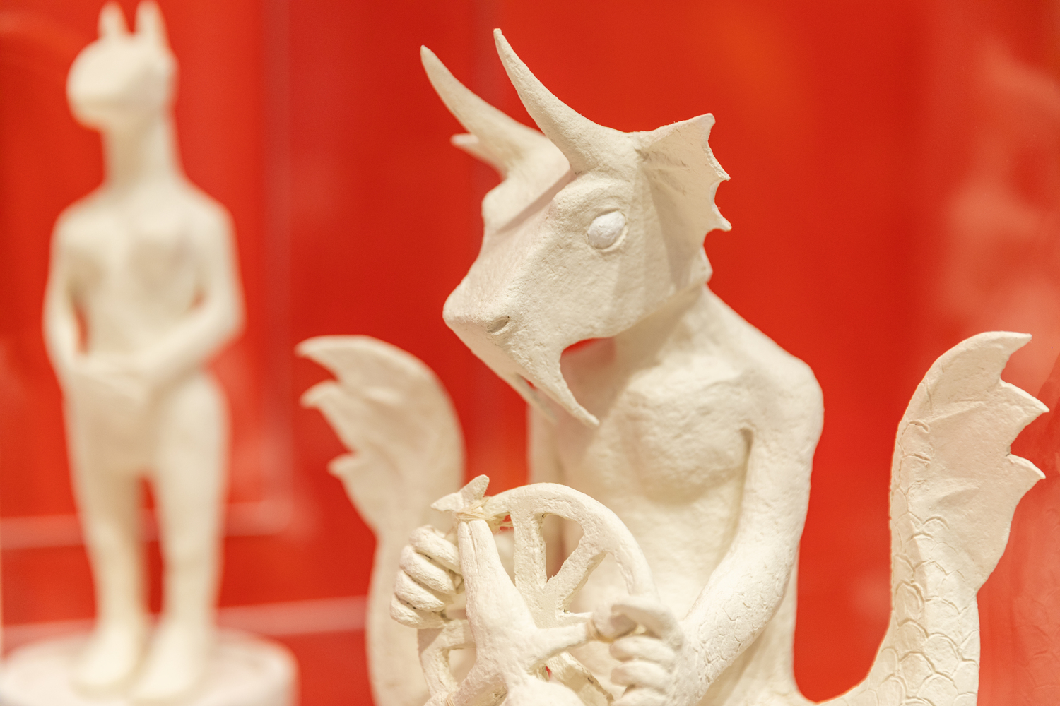 Arta iese din galerii - tineri artiști români, expuși într-un mall din Capitală. Alexandru Rădvan, curatorul expoziției „Young Blood”: „Arta nu e ceva ce trebuie băgat pe gât. Are doar nevoie de puțin spațiu”
