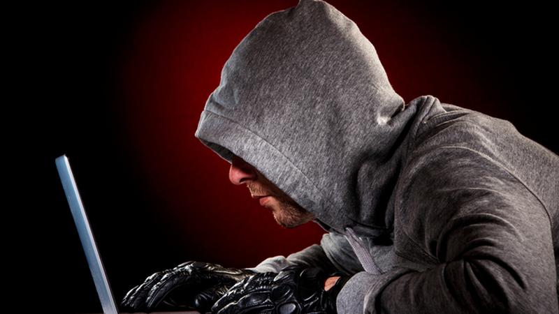 Újra zsarolhatják a kormányt a hekkerek: rövid átmenet után visszakerültek a világhálóra a magyar hadititkok