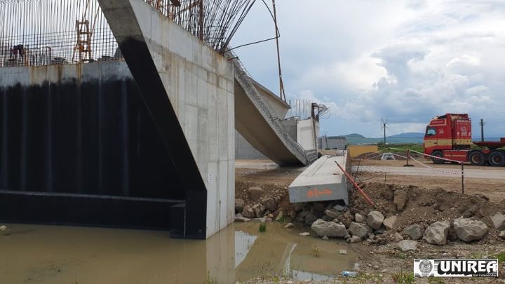 FOTO&VIDEO | Accident grav pe şantierul autostrăzii Sebeş - Turda. Grinzile unui pod s-au prăbușit