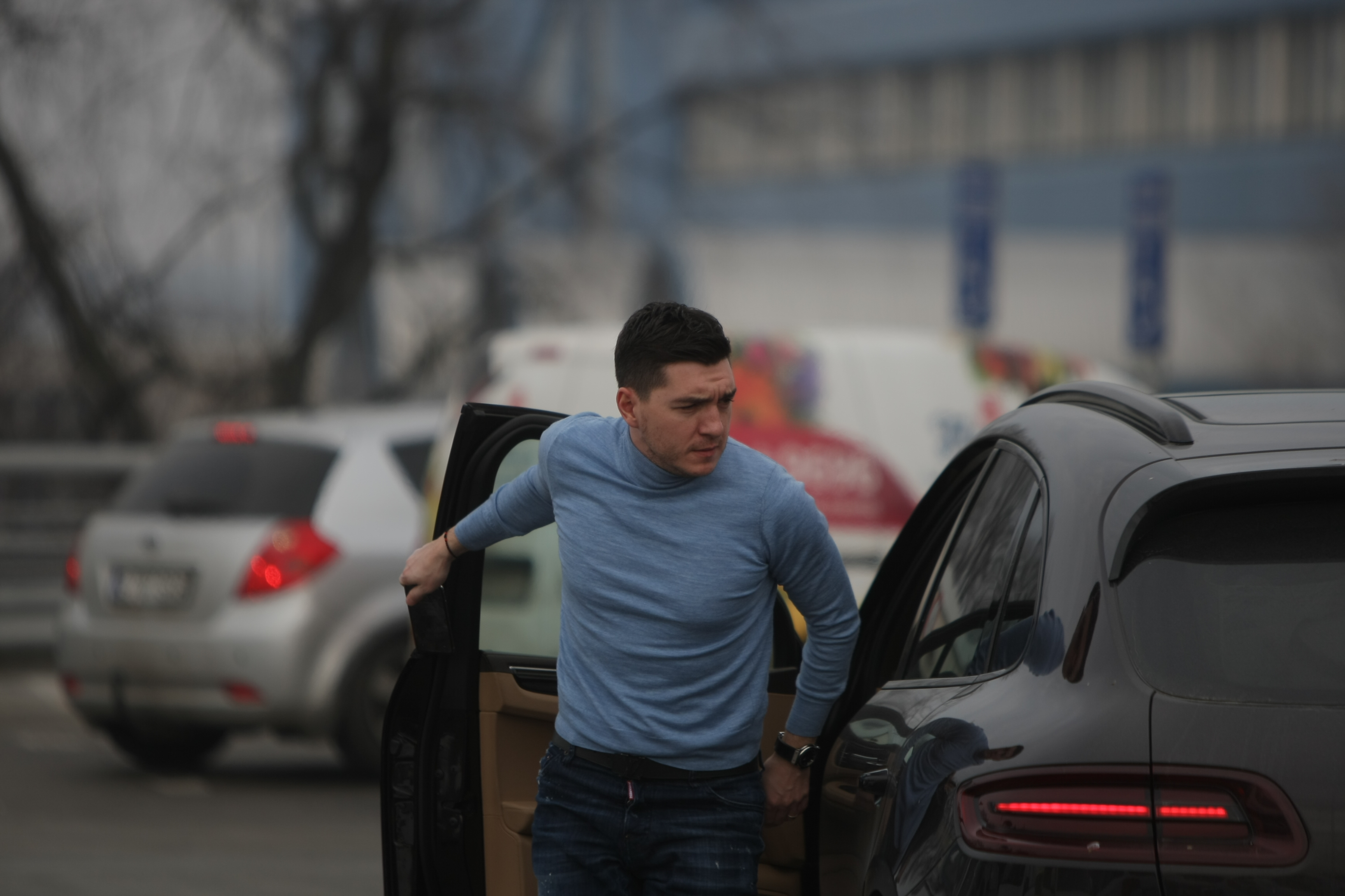 Simona Halep s-a întors acasă supărată și accidentată. A refuzat primirea la Salonul Oficial. Îmbulzeală la aeroport / GALERIE FOTO
