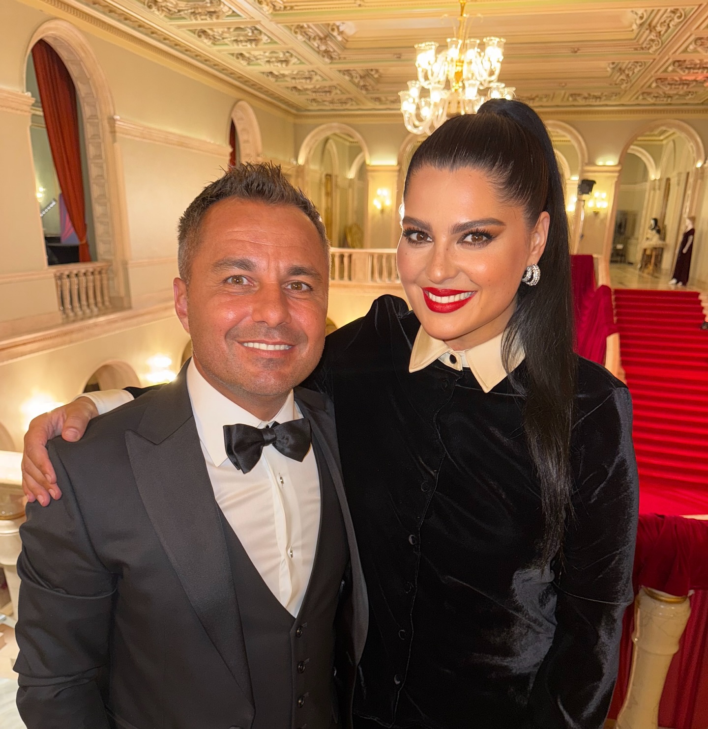 Cine sunt vedetele care apar în „La bine și la roast”, care se filmează la Opera Națională din București. Imagini din culisele noului show de la Pro TV