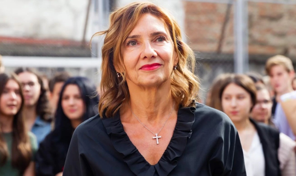 Cum a apărut Carmen Iohannis în prima zi de școală, la Sibiu. Soția președintelui s-a pozat cu elevii, în clasă