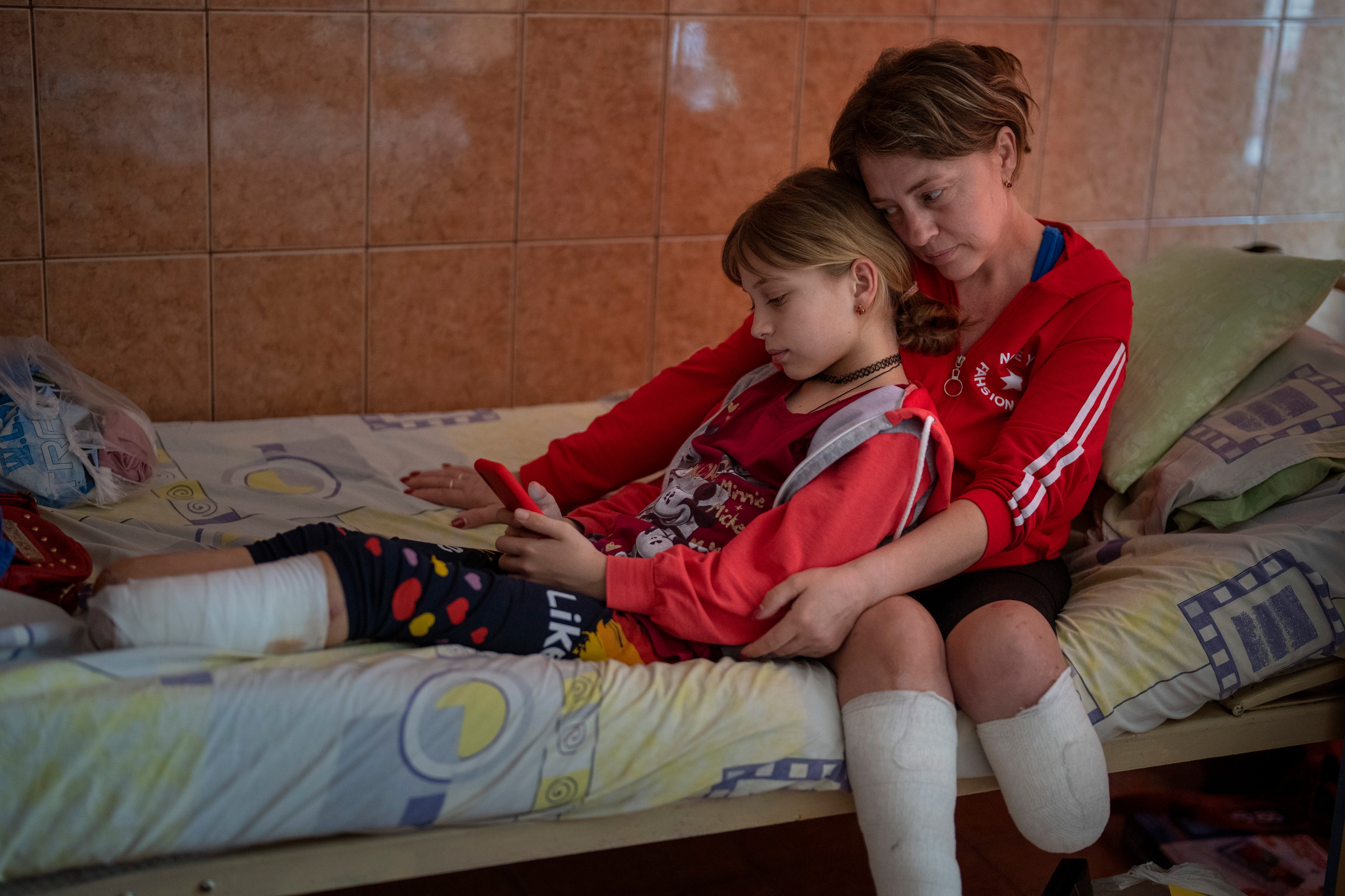 „Da! Și eu pot s-o fac!”. Iana, fata de 12 ani care și-a pierdut ambele picioare în atacul asupra gării din Kramatorsk, a alergat la un semimaraton | FOTO