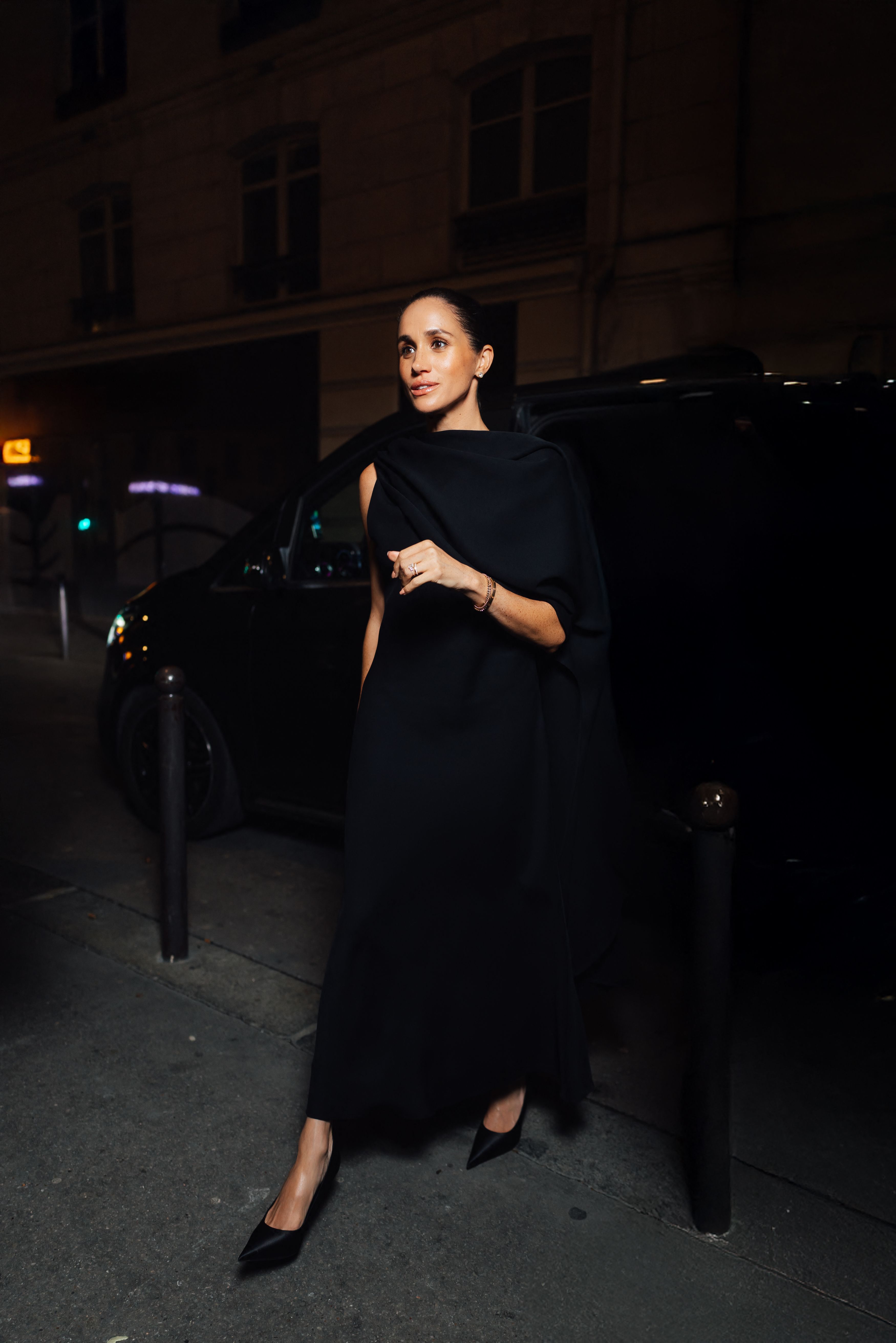 Cum a apărut Meghan Markle la Paris Fashion Week. Soția prințului Harry a atras toate privirile cu ținutele