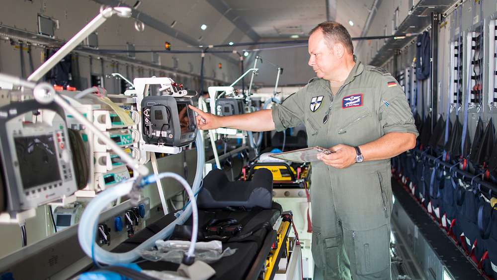 FOTO: Cum arată un avion-spital pentru transportarea pacienților infectați cu COVID-19