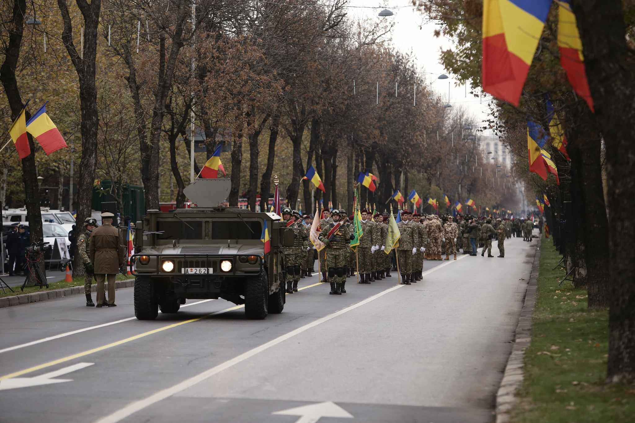 Parada de 1 decembrie 2023 din București. Peste 2.400 de militari, avioane F-16 și Eurofighter au defilat în fața a circa 100.000 de persoane