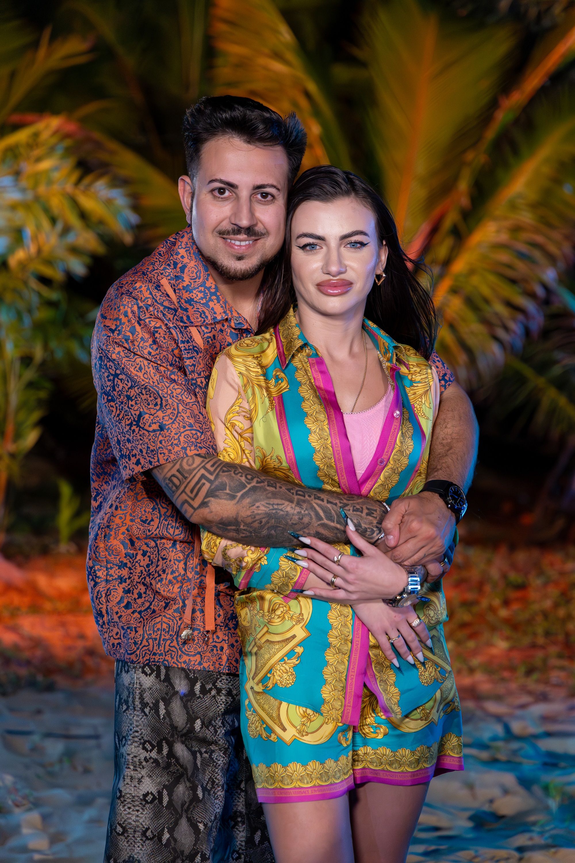 Imagini din casa Prințului Marco și a Biancăi Ghiurcă de la „Insula iubirii”. Ceas de perete Rolex, tapet Gucci și perne Hermès