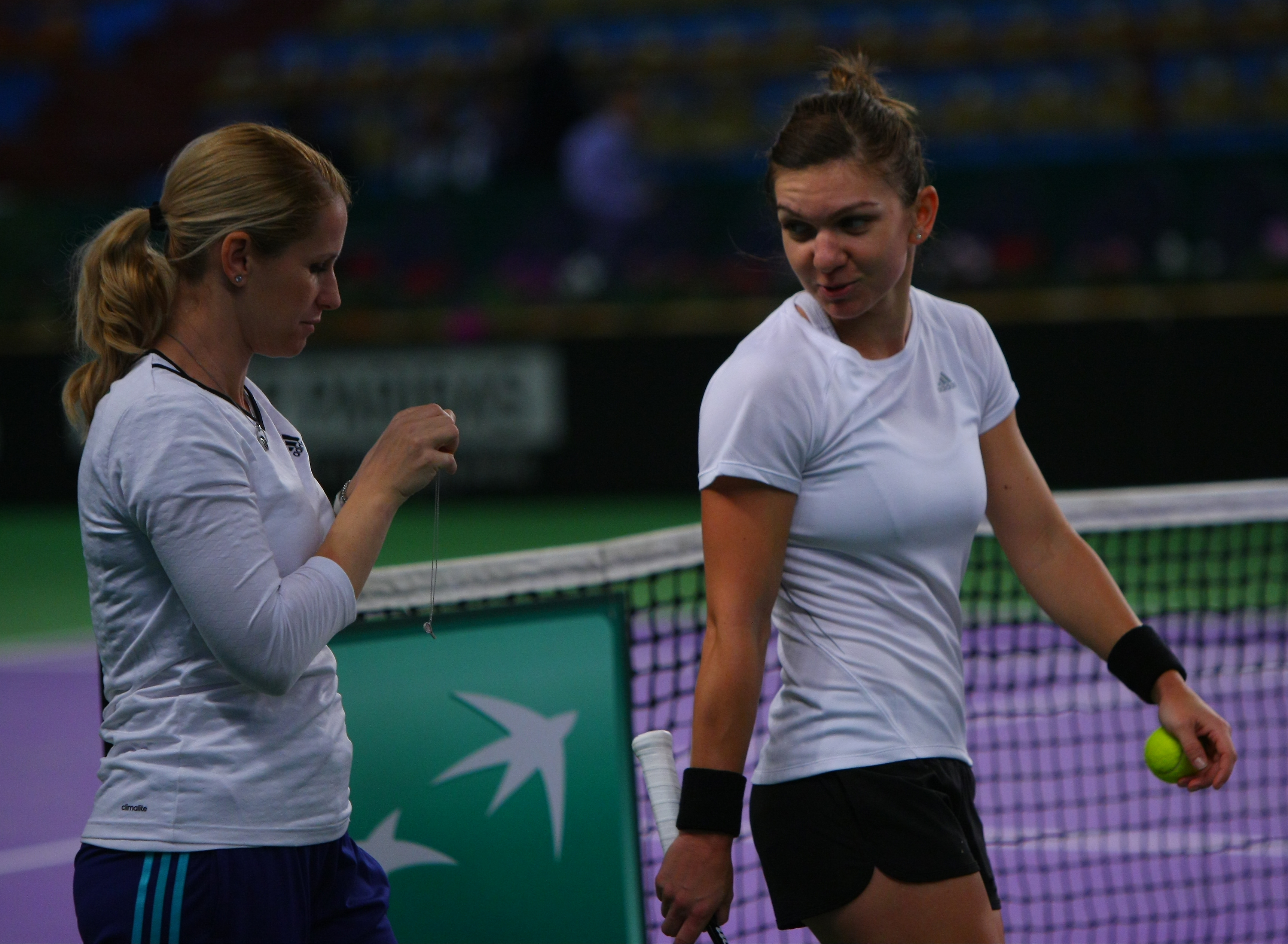 Fed Cup, România - Spania 1-2. ^Simona Halep nu i-a făcut față ”tancului” Garbine Muguruza / LIVE BLOG & GALERIE FOTO