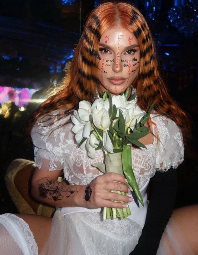 Corina Bud, fără lenjerie intimă pe scenă. Imaginile cu artista au devenit virale: „Doamnă, suntem la televizor”