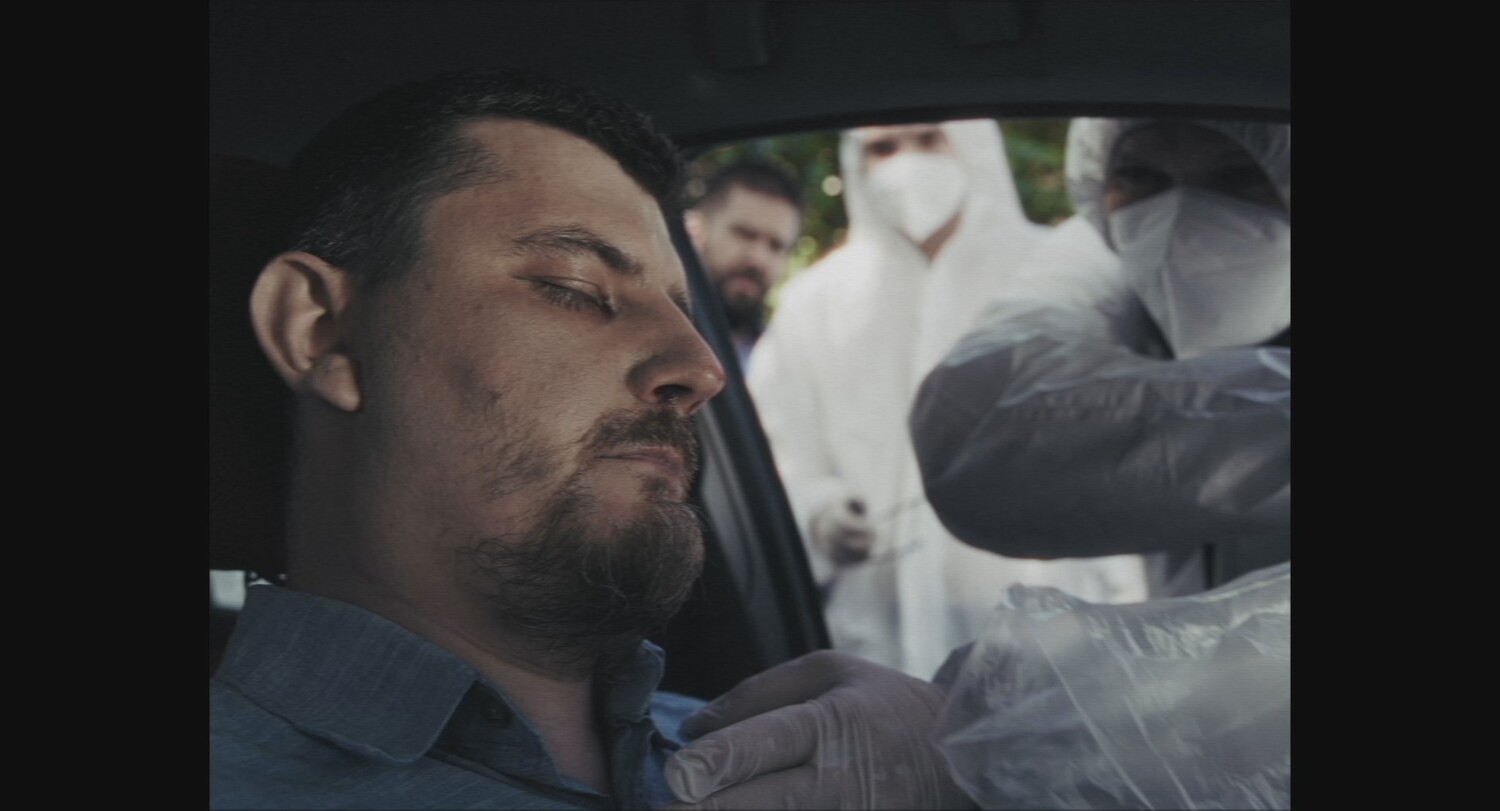 „Cazul Samca”, primul fake true crime românesc, transformă hărțuirea din școli într-o anchetă cu miză socială. Regizorii filmului „Cazul Samca”: „Ar fi bine să nu transformăm suferința în spectacol”