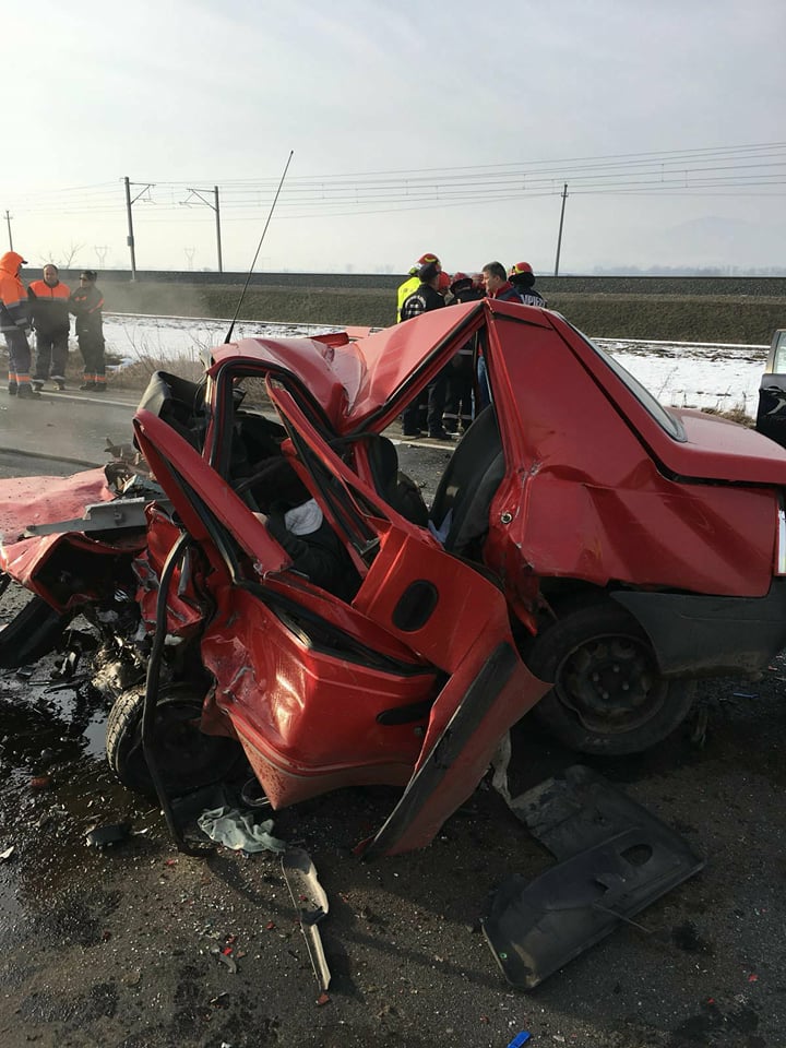 Trei oameni au murit într-un accident în Orăștie. Impact violent între două mașini / FOTO