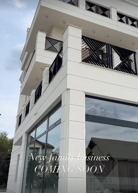 Imagini cu hotelul pe care l-a construit soția lui Adrian Minune. La parter va fi un restaurant cu specific mediteraneean