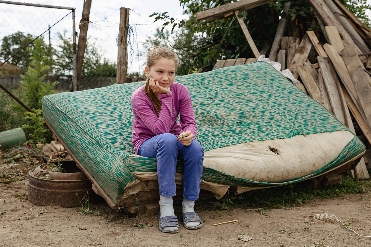REPORTAJ. Noul proiect caritabil al părintelui Balaban: casă renovată pentru o familie cu patru copii, dintre care unul bolnav