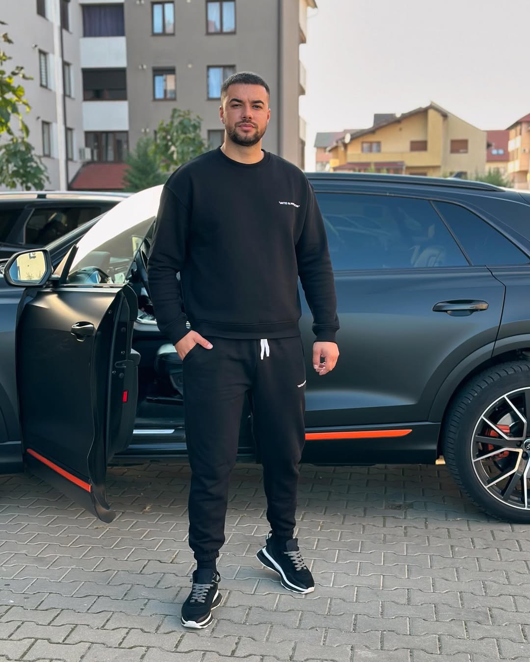 Mașina de peste 60.000 de euro a lui Culiță Sterp ajunge gratuit la un fan. Motivul pentru care artistul face acest gest