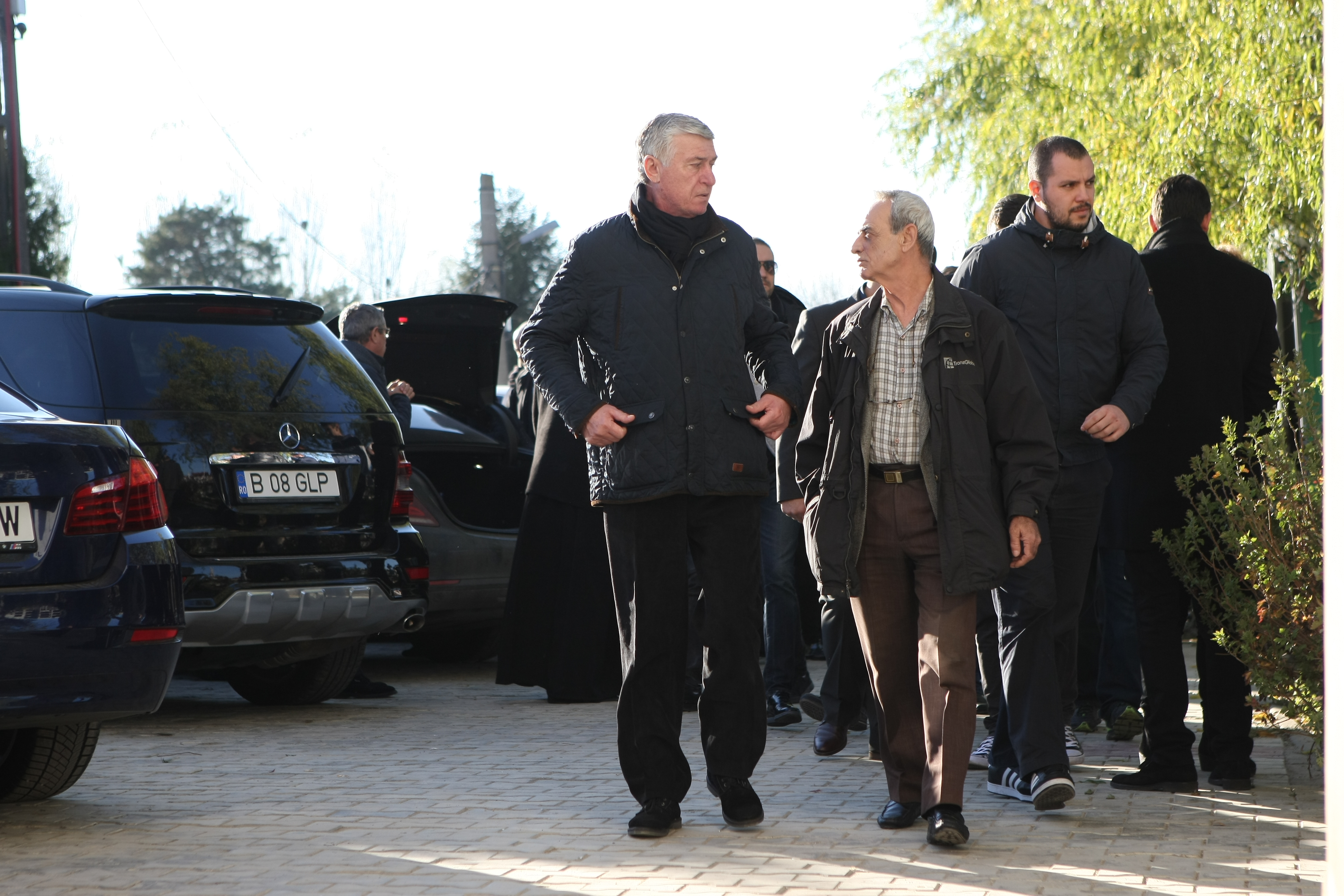Daniel Prodan a fost înmormântat, azi, la cimitirul Sf. Ilie din Voluntari. Promisiune în lacrimi făcută de Gică Popescu: ”Îți vom îndeplini visul” | GALERIE FOTO