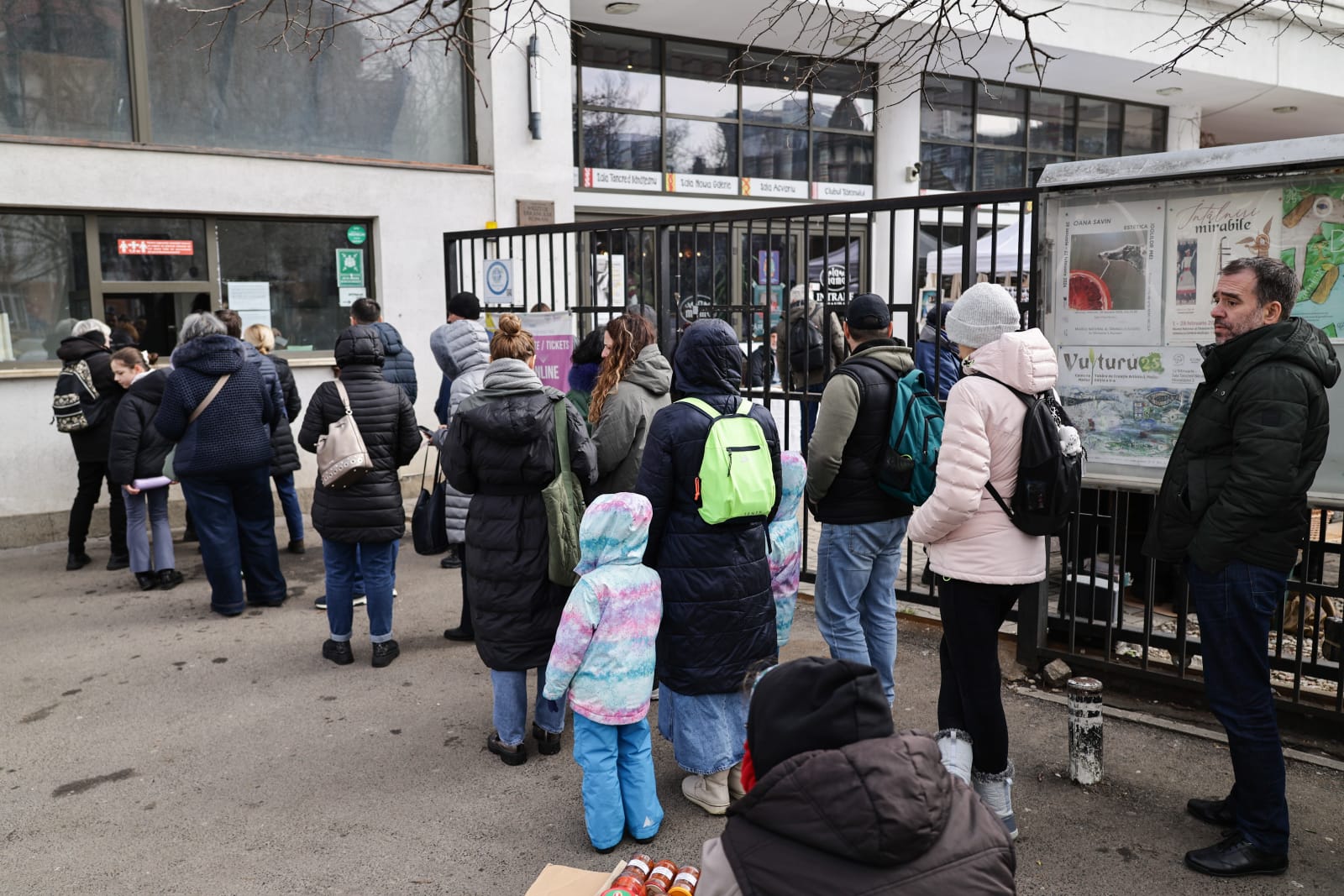 De la mărțișoare handmade la adevărate bijuterii din aur și argint: ce prețuri găsești la Târgul Mărțișorului 2026