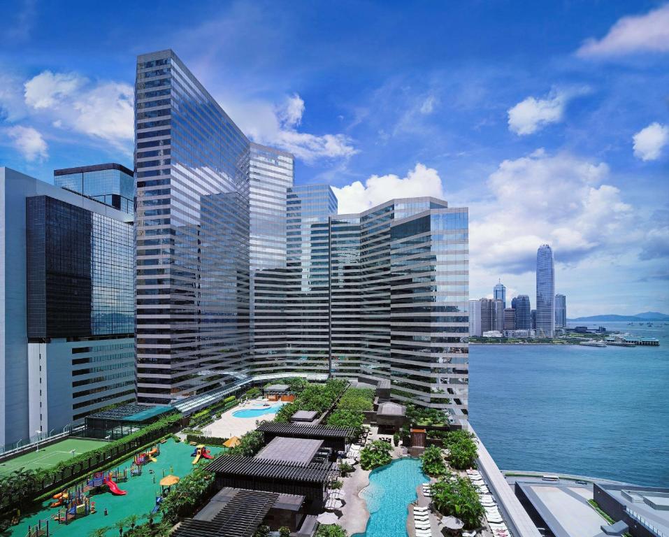 Deplasare de lux în Hong Kong pe banii universității. UNATC trimite trei șefi la un hotel de 5 stele: „O oportunitate strategică”