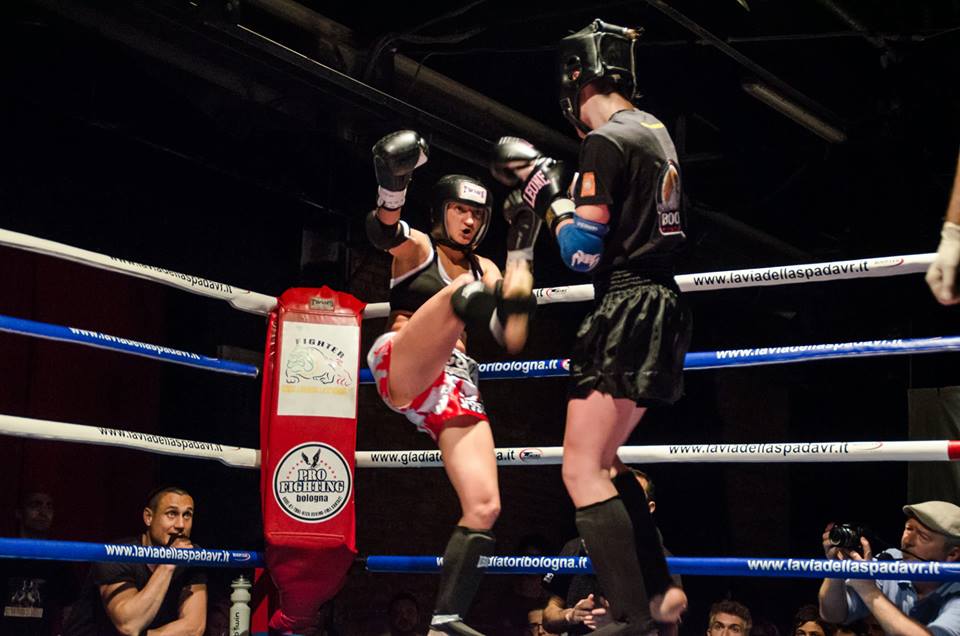 ITALIA - ROMÂNIA! SportNews.ro a descoperit la Bologna un Rocky la feminin! ^S-a apucat de karate, după ce a fost bătută de tatăl său