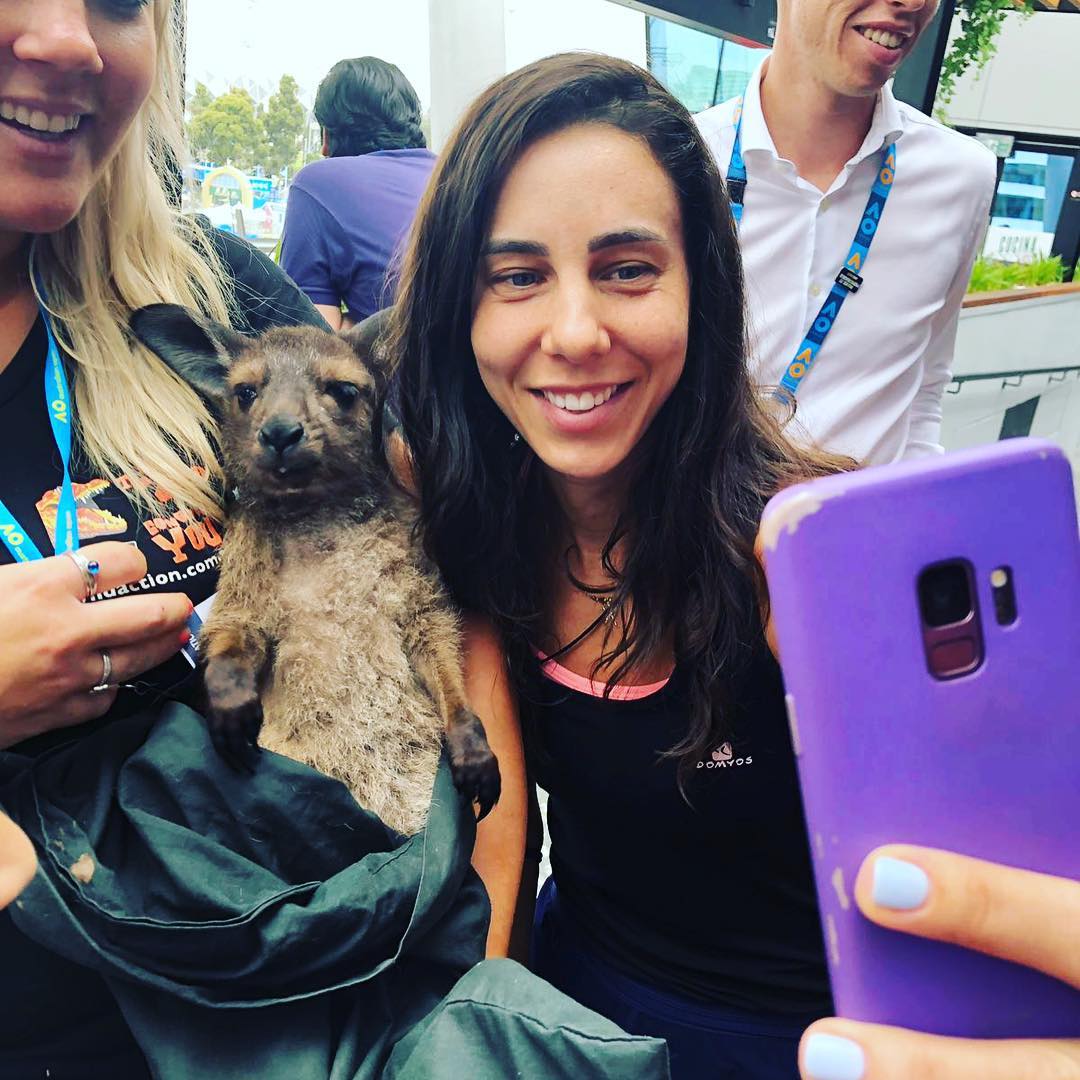 Monica Niculescu, Irina Bara şi Mihaela Buzărnescu s-au jucat cu un șarpe uriaș la Melbourne | GALERIE FOTO