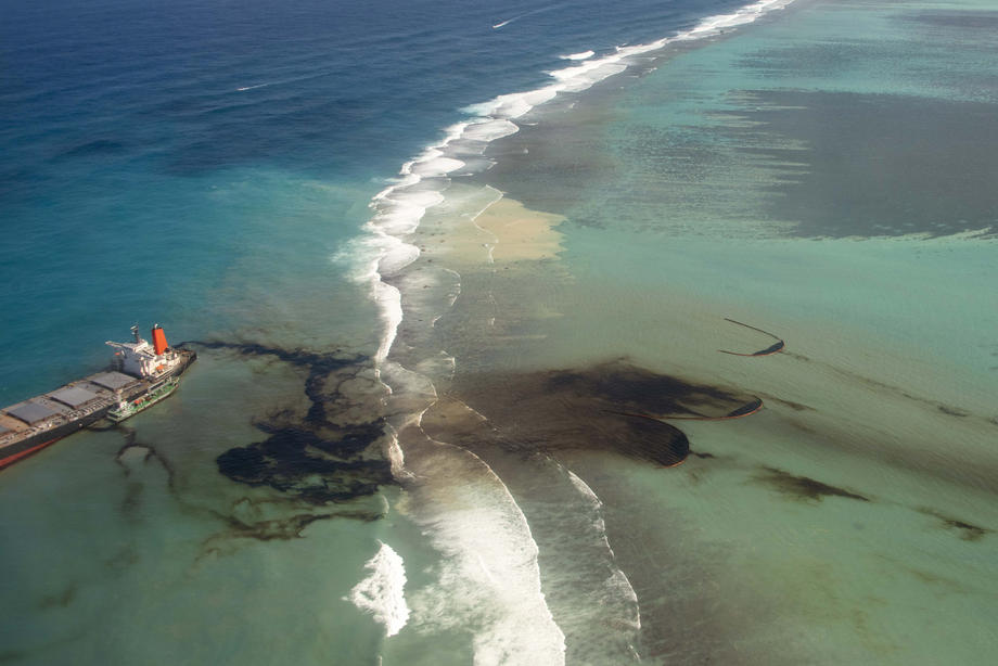 Paradisul din Mauritius, amenințat de un dezastru. Mii de tone de petrol ar putea să se scurgă în Ocean