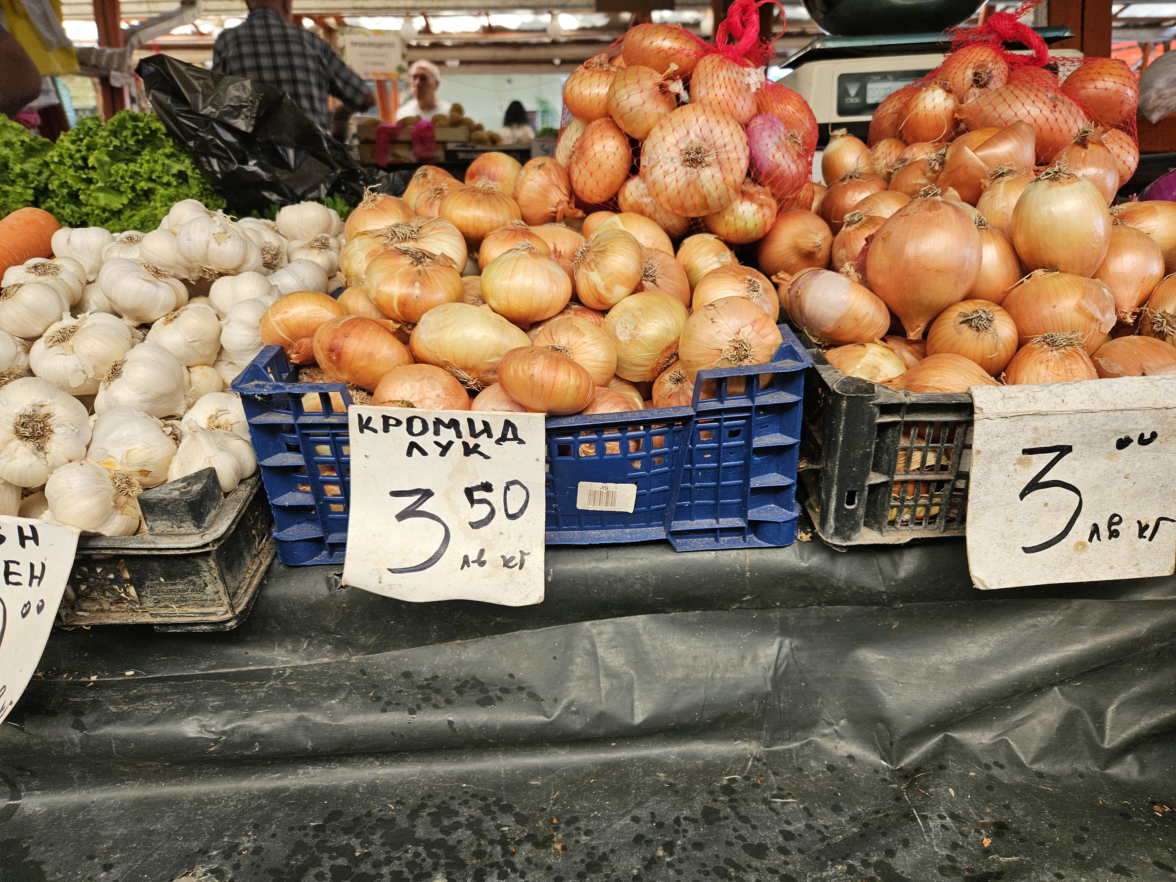 Experiment Libertatea. Cum sunt preţurile la alimente în Bulgaria faţă de România, în pieţe şi la hipermarket. Marile surprize de la raft