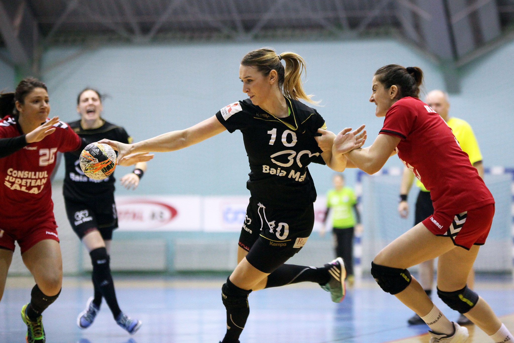 Scandal uriaș la meciul de handbal la Zalău - HCM Baia Mare: ^“Să înjuri ca în codru şi să fii rasist, asta înseamnă sa fii suporter al echipei din Zalău!”