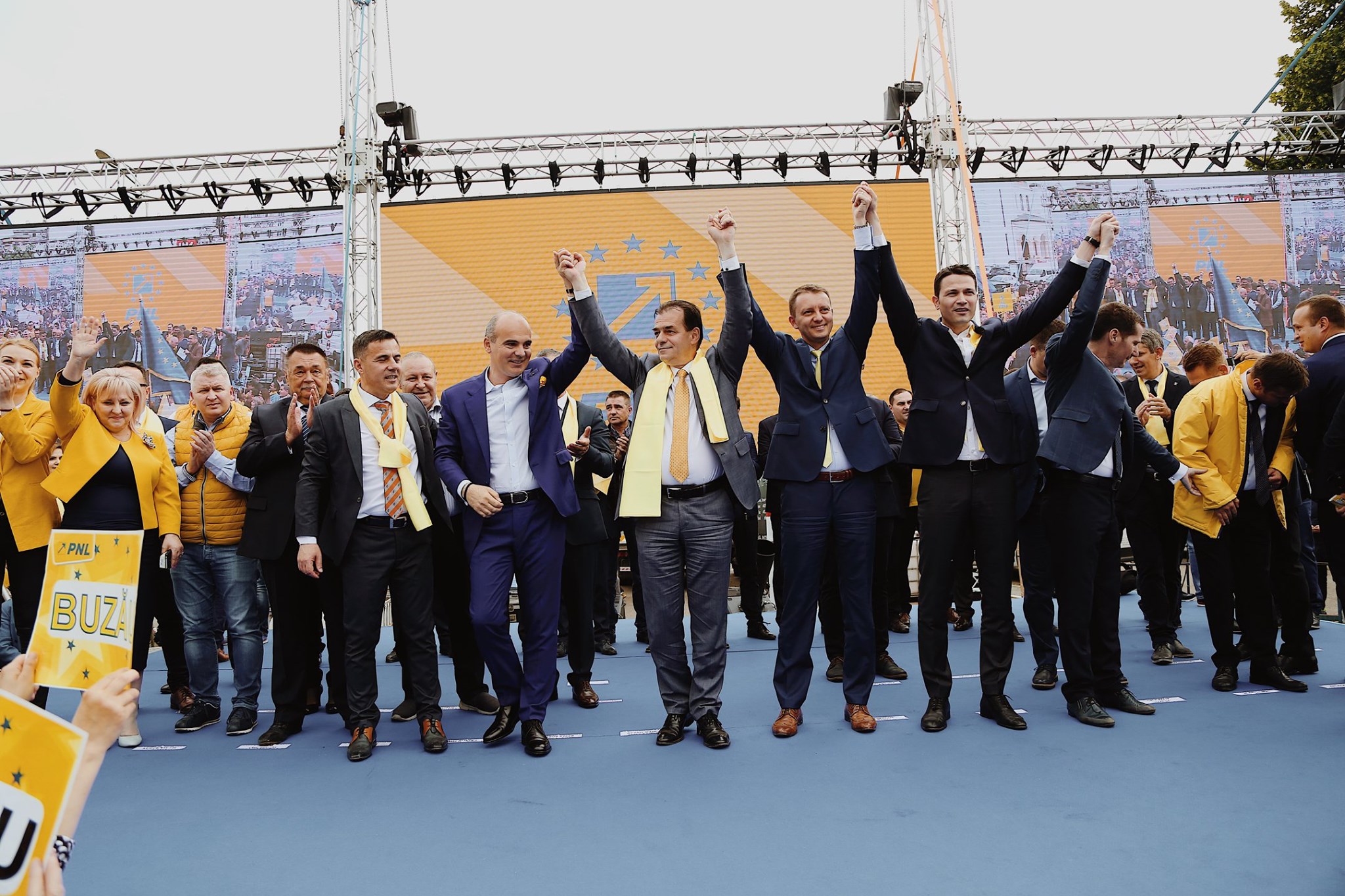 FOTO | Miting PNL la Focşani. Atac dur al lui Ludovic Orban: "Zilele lui Oprişan s-au terminat. Portofele, nu uita, Vrancea nu mai e a ta!"