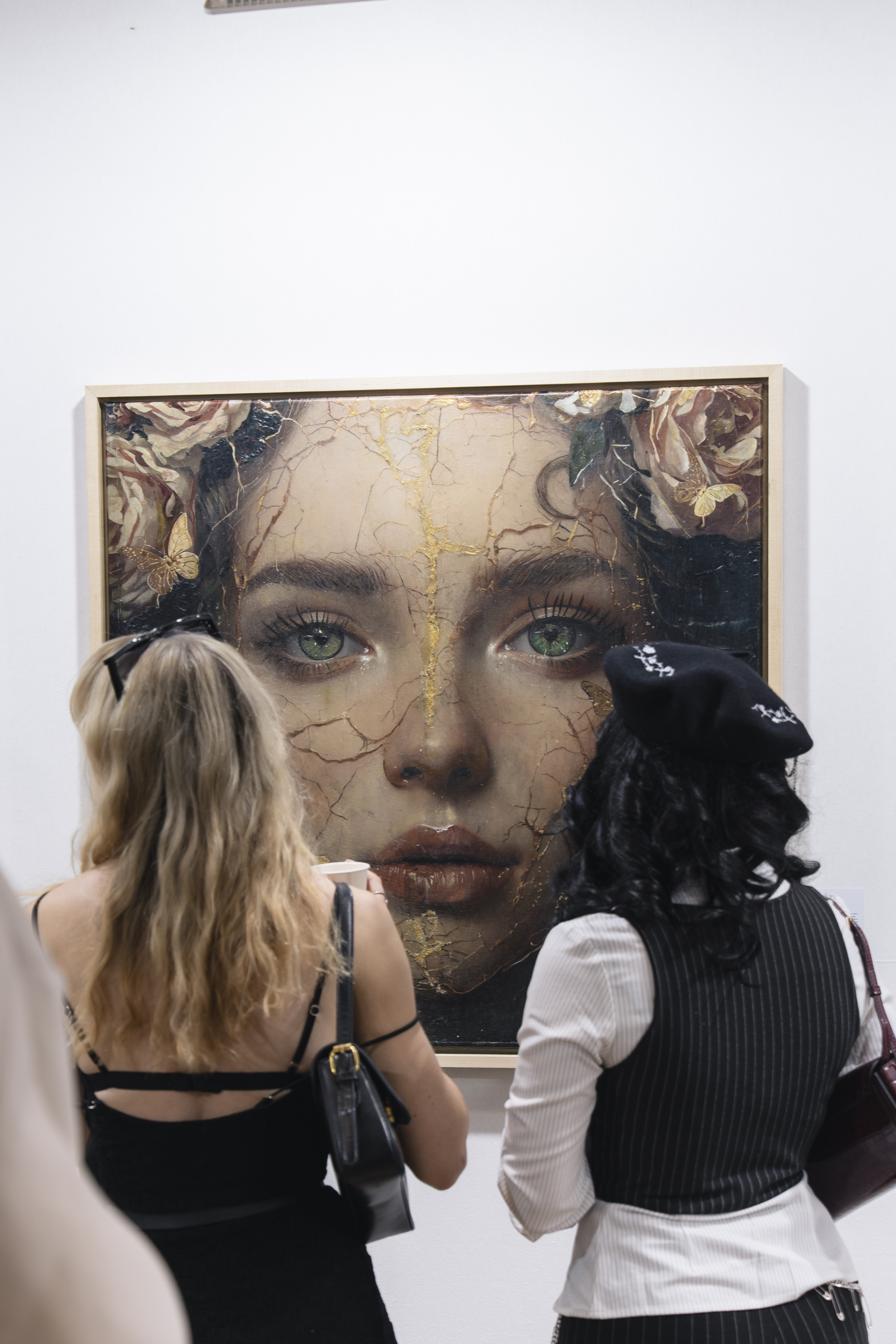Bianca Pîrlog, artista contemporană care transformă fragilitatea în forță: „Pentru mine arta este un mod de a exista și de a mă exprima”