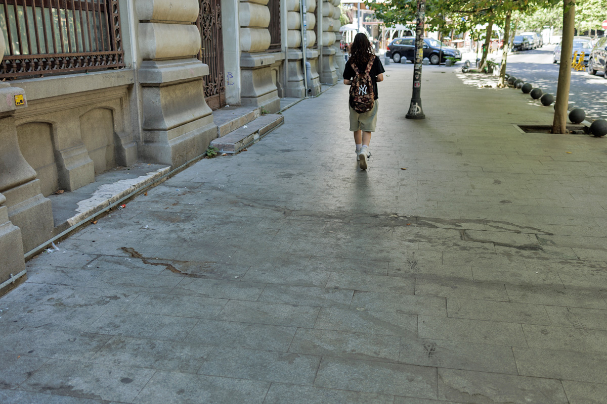 Curățarea Centrului Istoric a început, dar nu se vede. Cea mai profitabilă zonă turistică din București arată deplorabil