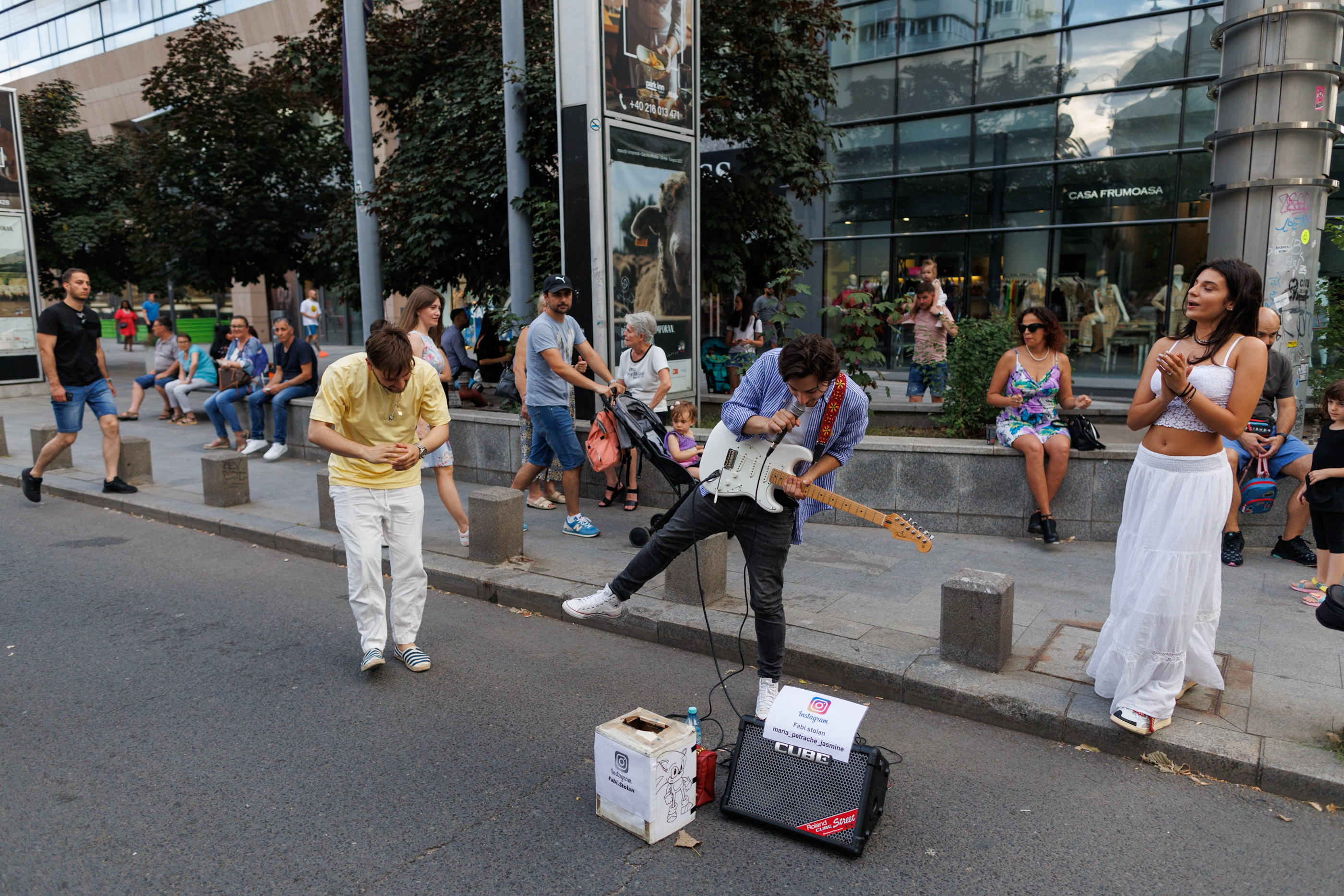 FOTOREPORTAJ. „B-Fit in the Street” în 50 de imagini. 200 de artişti din Spania, Franţa și Italia au făcut spectacol pe străzile din București
