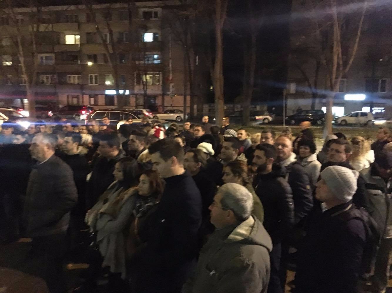 UPDATE/ Proteste în fața prefecturilor din țară, pentru susținerea moțiunii PNL
