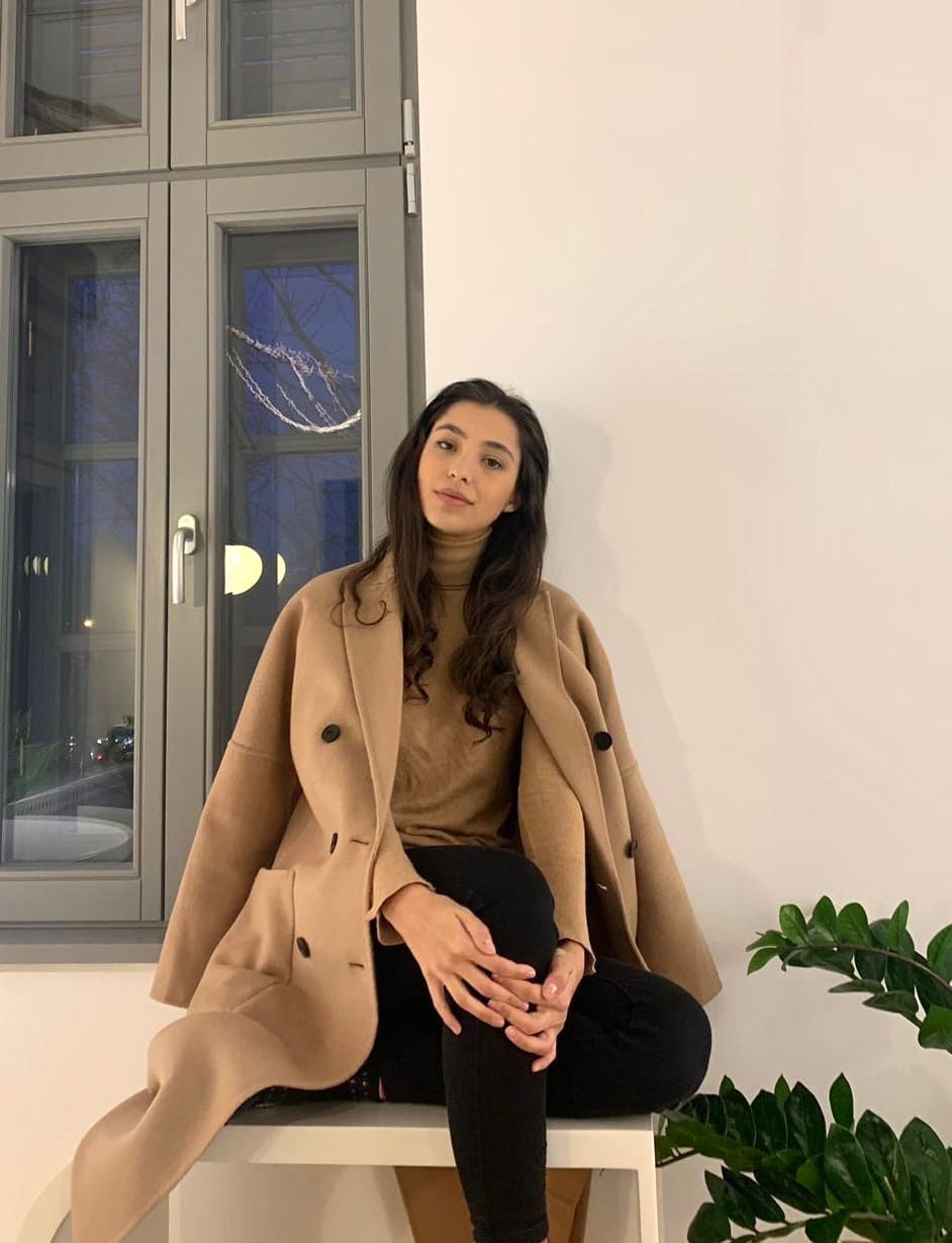 Noul concept care prinde contur în România vine din SUA și îi invită pe tineri la lectură în restaurante. Primul invitat, Cristian Preda: „De ce iubim dictatorii?”