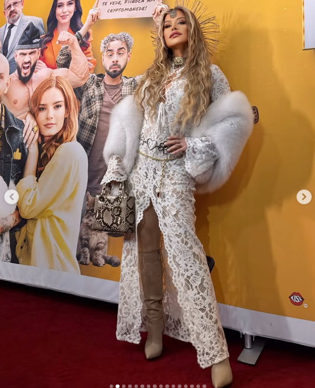 Cum au venit îmbrăcate Loredana Groza și fiica ei la premiera filmului „Mentorii”. Ținutele lor din dantelă au atras privirile tuturor