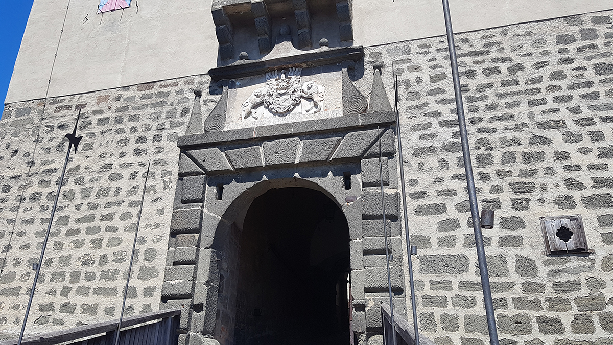 REPORTAJ ÎN AUSTRIA. Poliția păzește castelul prințului din Riegersburg, pentru că „le-am ucis ursul și s-au supărat foarte tare”
