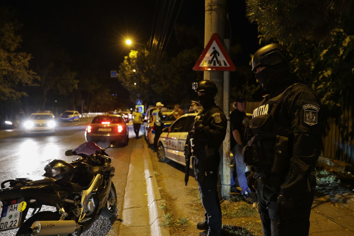 Șoferi băuți și care au consumat substanțe interzise, un autobuz neomologat în trafic și taxi fără autorizație, descoperite la un filtru al Poliției, sâmbătă noapte | VIDEO