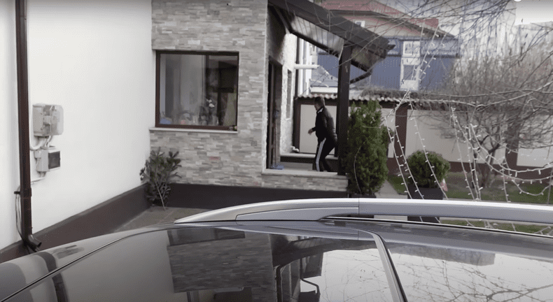 Imagini cu casa în care locuiește Nea Marin. Are o vilă impresionantă în Capitală și valorează peste 200.000 de euro