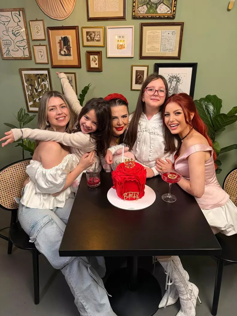 De cât timp își doreau Elena Gheorghe și Adela Popescu să cânte împreună: „Parcă suntem într-o continuă perioadă de liceu”