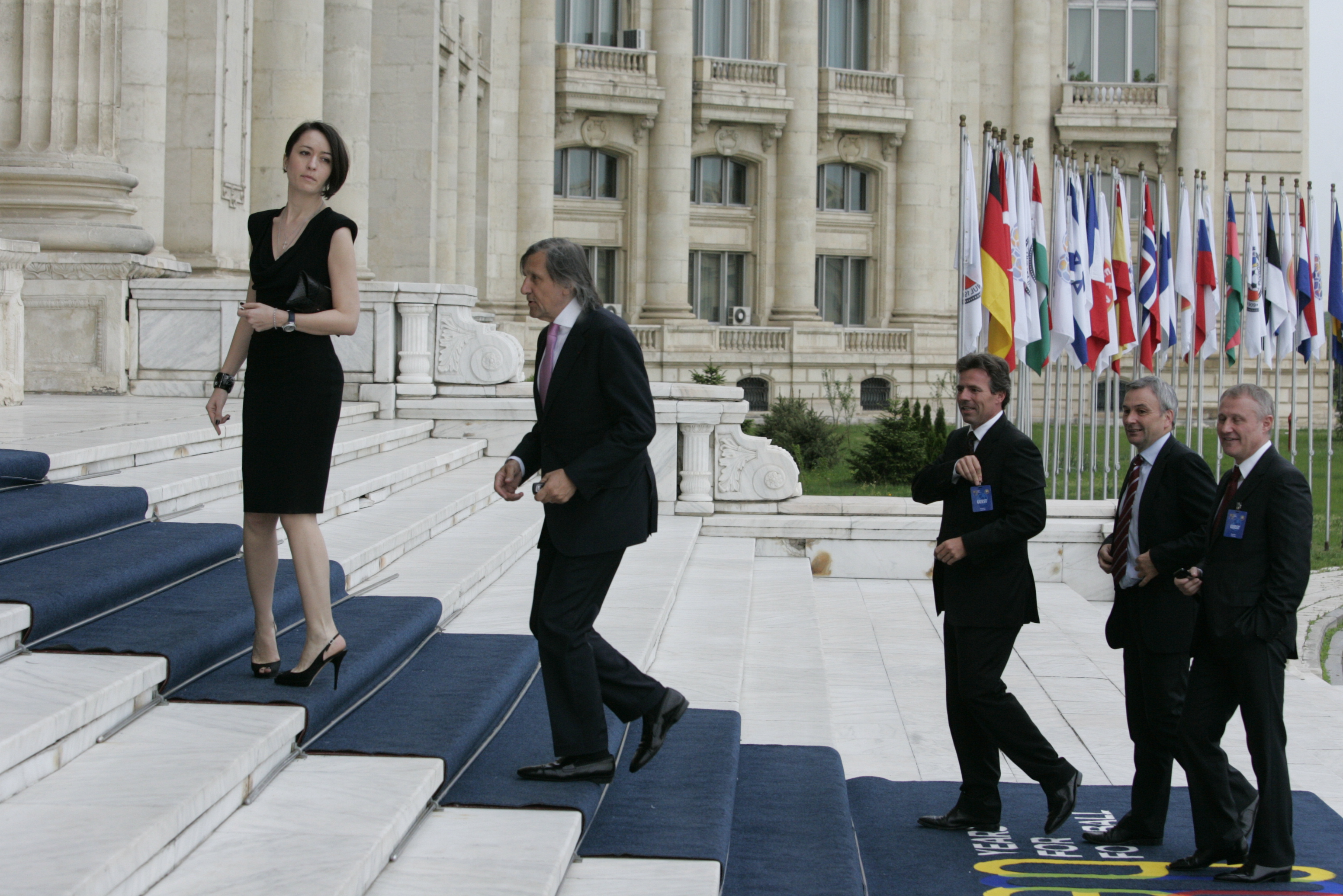 Federația cu două moașe! FRF anunță că împlinește, azi, 86 de ani, după ce forul fotbalistic românesc a sărbătorit Centenarul în 2009, sub conducerea lui Mircea Sandu