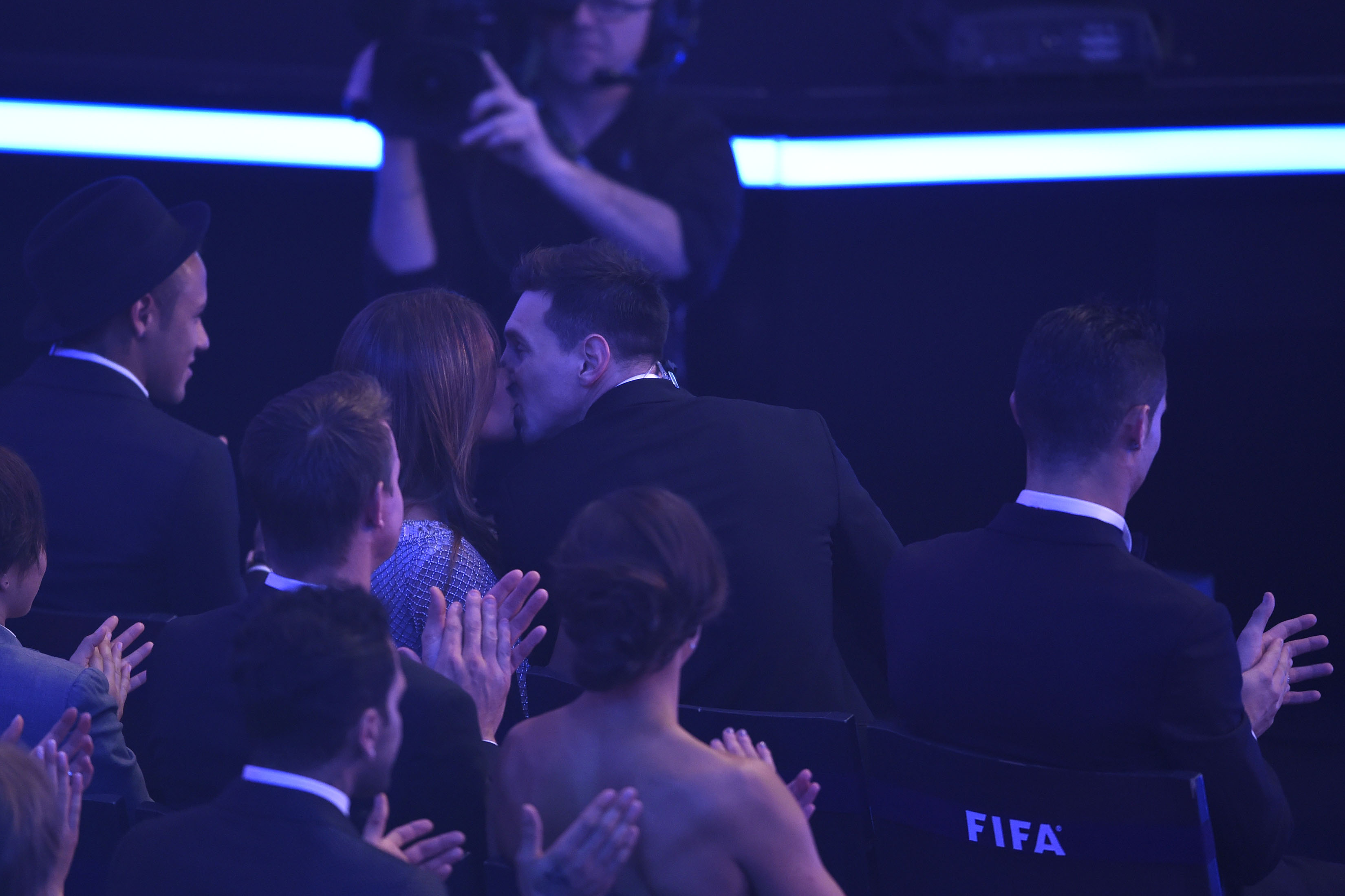 Statuia lui Cristiano Ronaldo din Funchal a fost vopsită cu numele lui Messi / FOTO ÎN ARTICOL