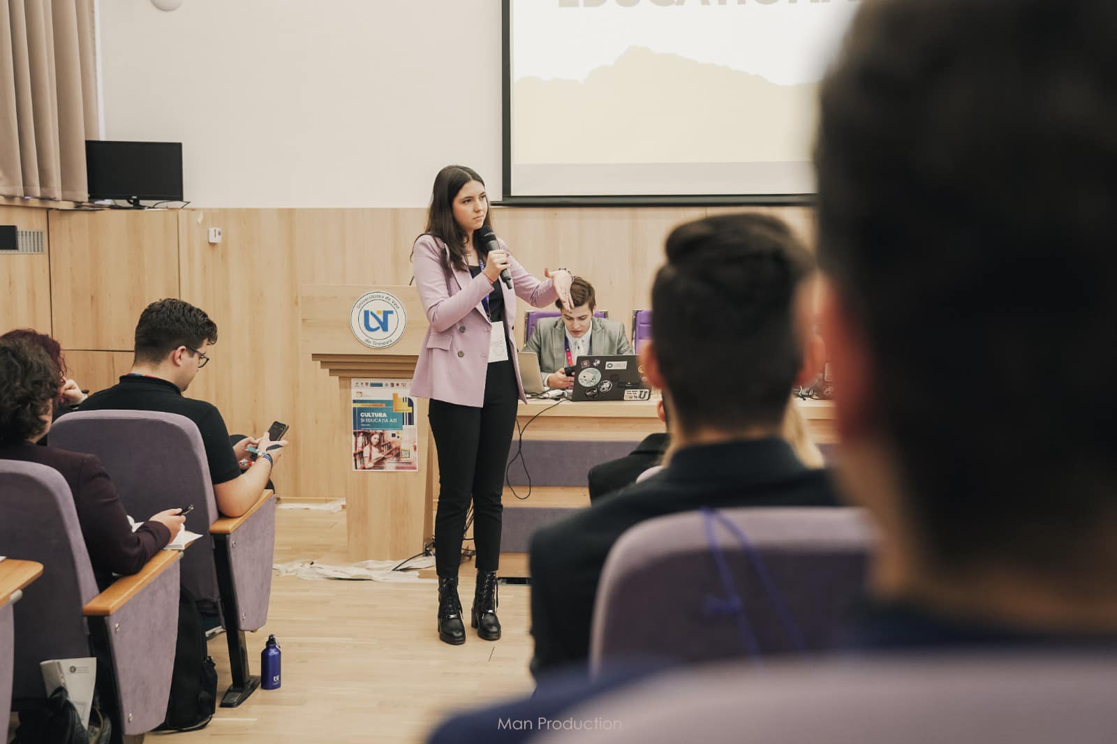 Eleva româncă admisă la Harvard a povestit pe TikTok cum a reușit: „Ce-ar fi să-i facem ei un milion de like-uri în locul influencerilor?"