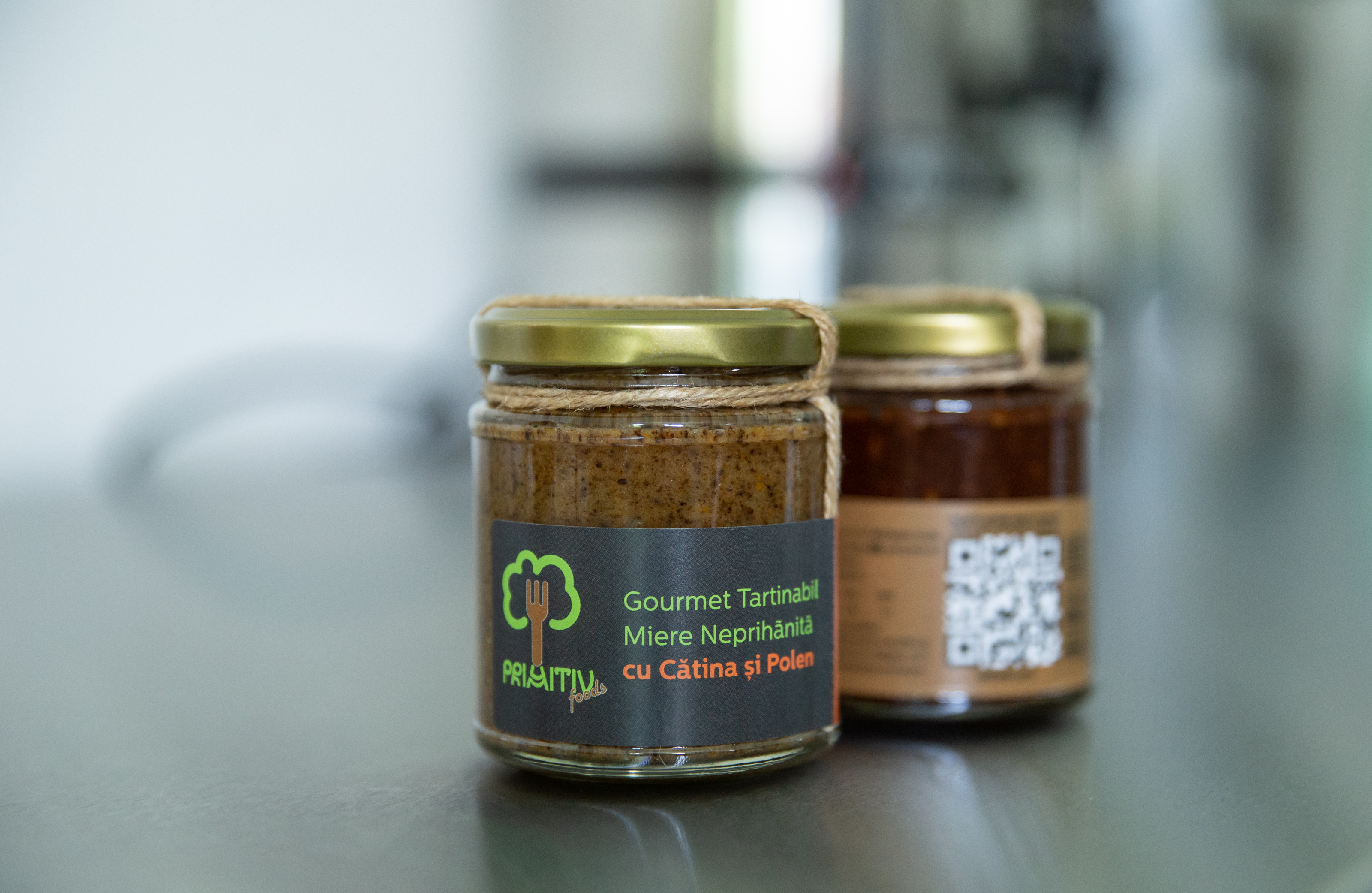 Miere și optimism în criza COVID-19. Un mic producător din Buzău vinde “mâncăruri primitive” și vrea să reînvie băutura dacilor