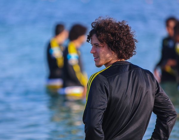 Victor Pițurcă scoate untul din fotbaliștii săi pe plaja din Dubai / GALERIE FOTO