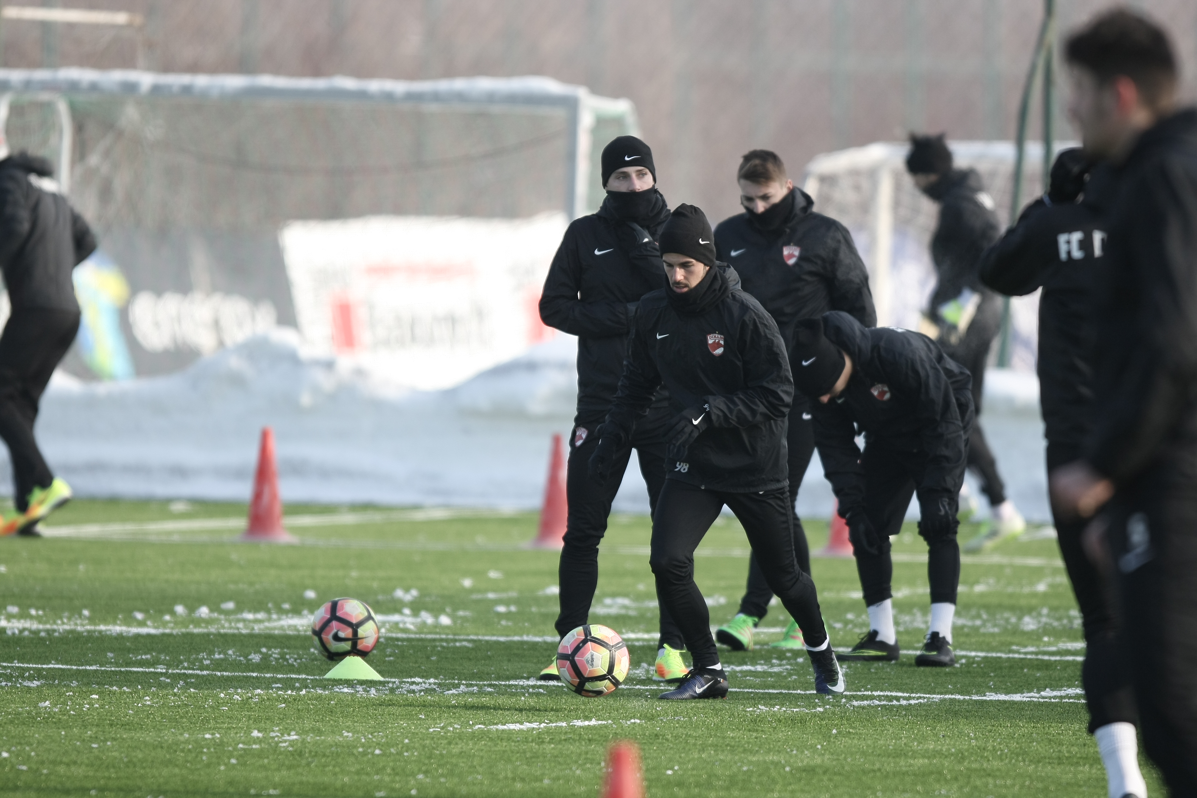 Ioan Andone a condus un antrenament la -14 grade Celsius. Portarul Cobrea s-a transferat la FC Botoșani | GALERIE FOTO & VIDEO