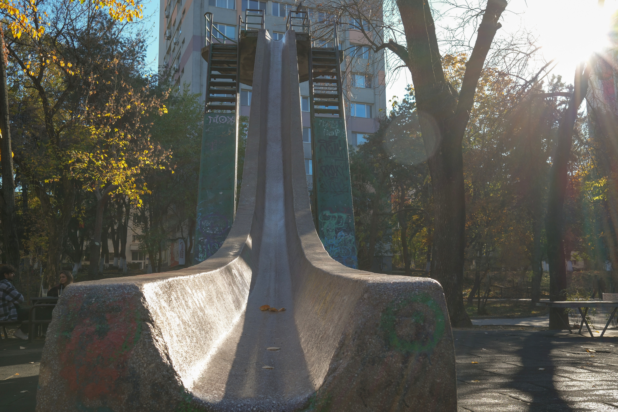 Cel mai vechi tobogan din România încă rezistă în parcul Floreasca din București. „Drumul spre școală începea obligatoriu aici”