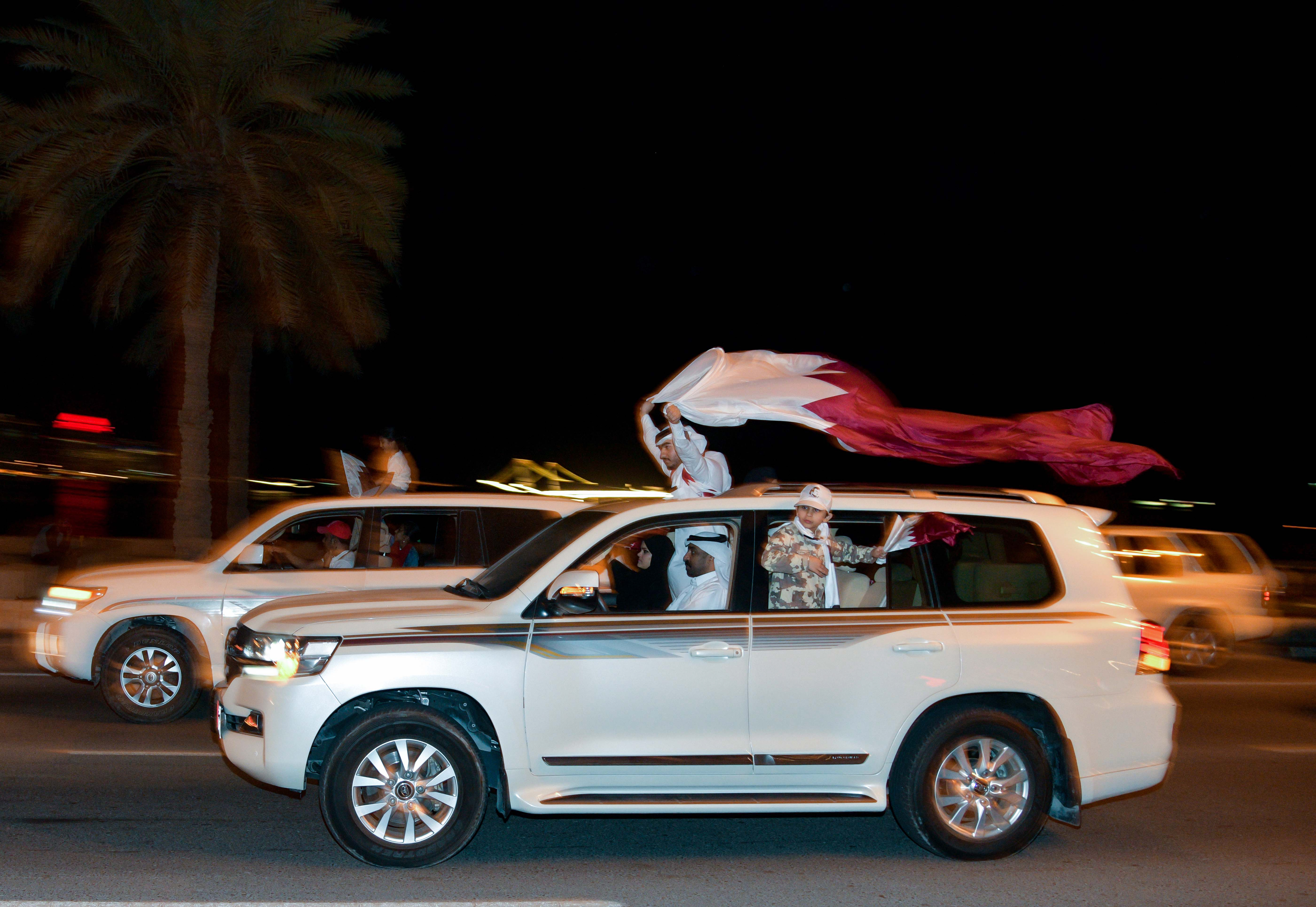 Suporterii naționalei de fotbal din Qatar au sărbătorit pe străzi câștigarea Cupei Asiei | GALERIE FOTO&VIDEO
