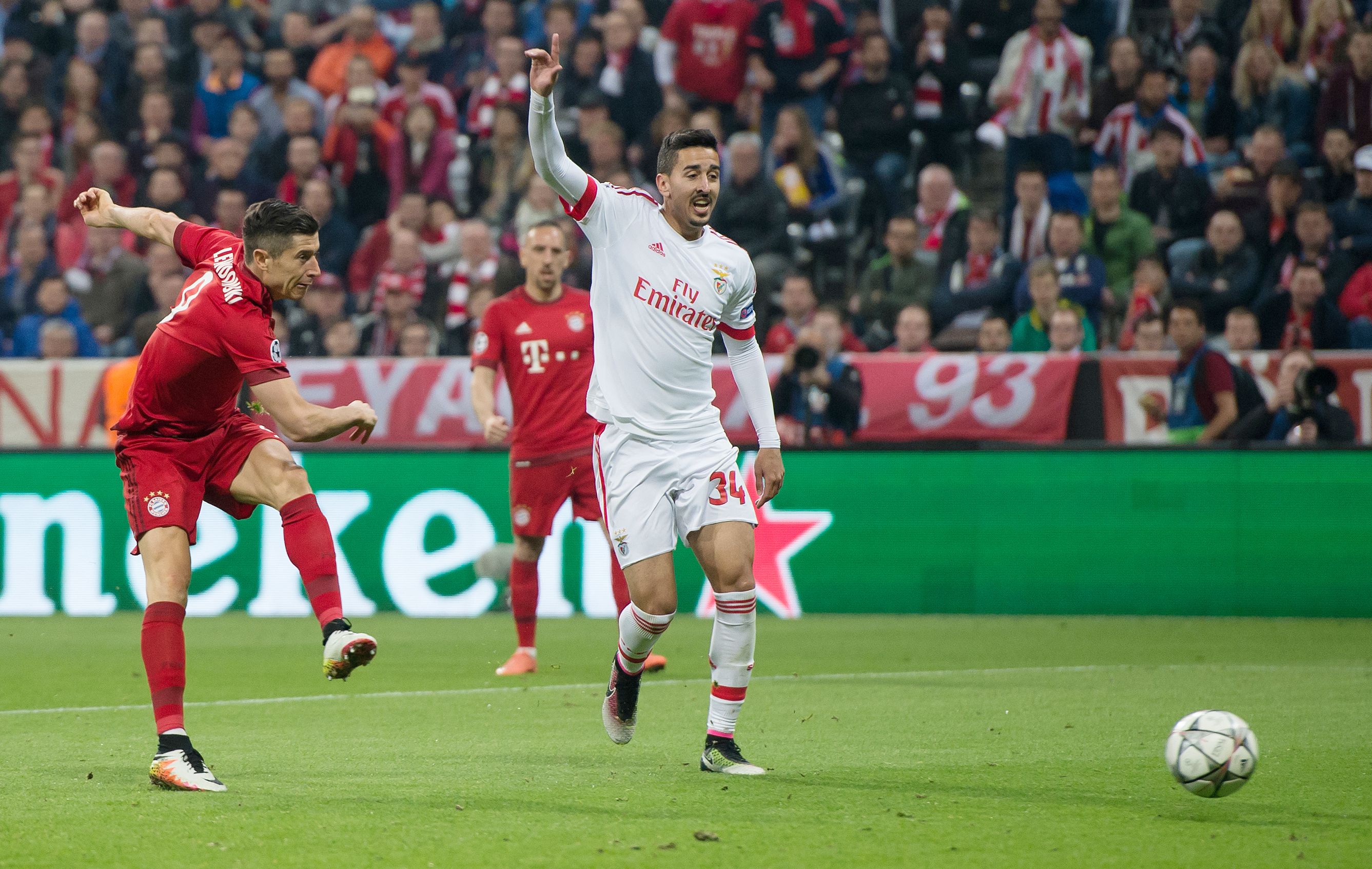 Liga Campionilor: Barcelona - Atletico 2-1 și Bayern  - Benfica 1-0. Luis Suarez a întors de unul singur meciul de pe „Camp Nou”. Bavarezii au înscris din start| FOTO&VIDEO