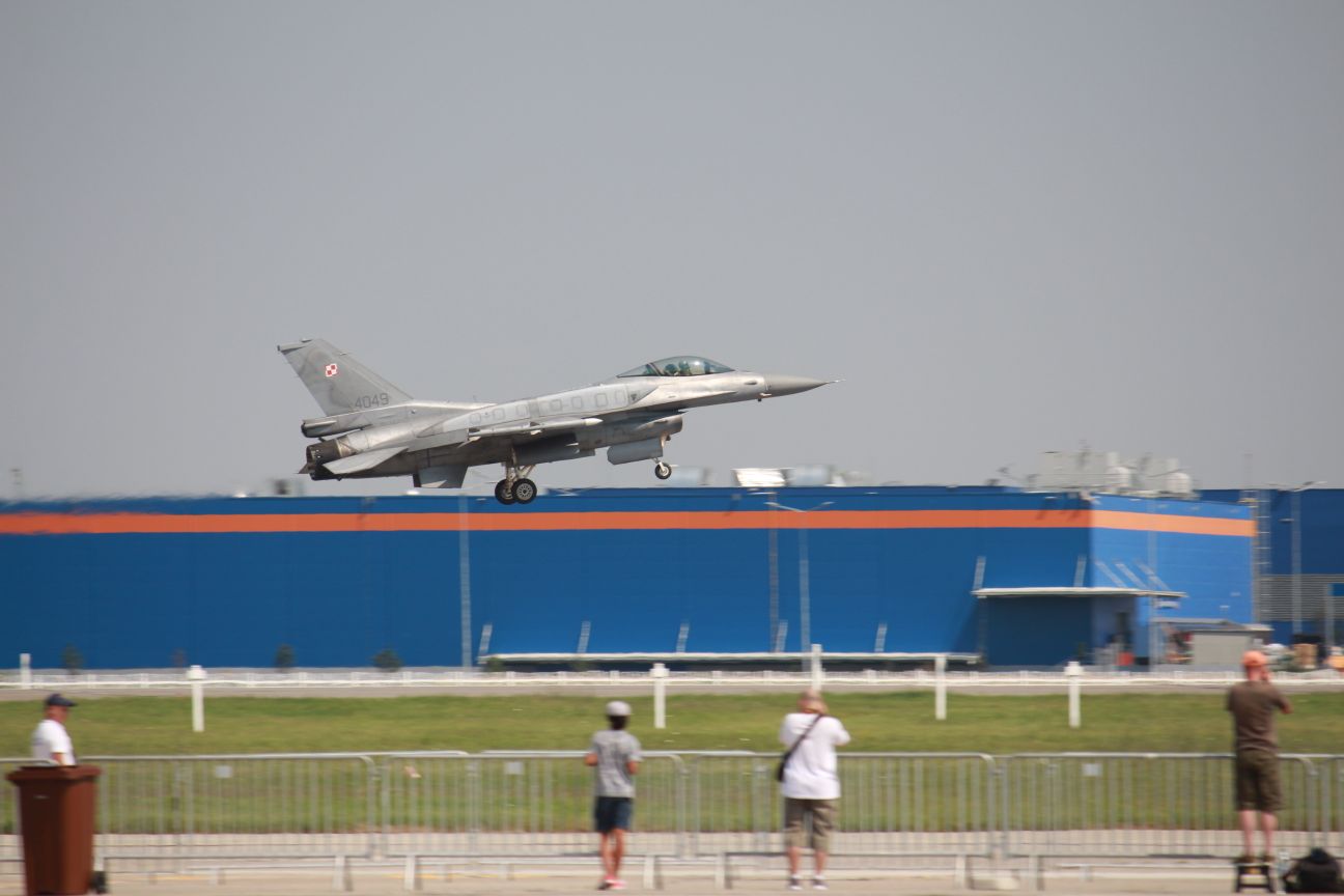 UPDATE | FOTO&VIDEO/ BIAS 2017, spectacol la înălțime! Peste 100 de avioane pe cerul Capitalei, la cel mai mare show aviatic din România. Final spectaculos!