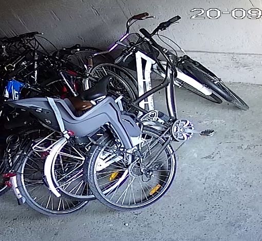 VIDEO Hoț de biciclete din Timisoara, surprins de camera care-l filmează când dă atacul. Ce face adolescentul!