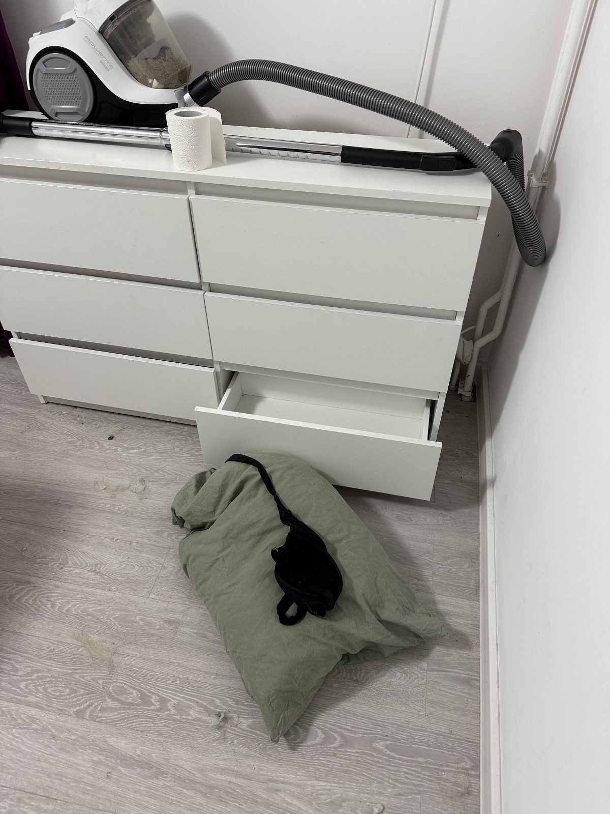 Imagini înainte și după cu apartamentul pe care Calina Dumitrescu l-ar fi distrus. Proprietara rupe tăcerea: „O pune pe mama ei sa se ocupe de mizeria pe care ea o face”