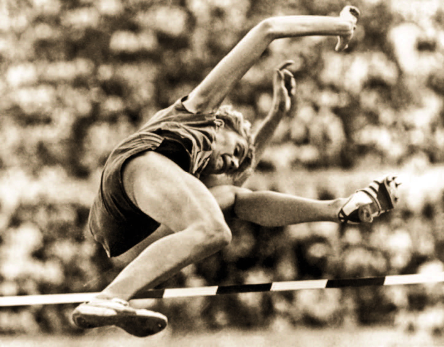 Povestea ”reginei înălțimilor”. ^Tatăl, capturat pe front, mama s-a stins înainte de primul aur olimpic. De la Pădurea Verde și Jesse Owens, la Dej/ FOTO